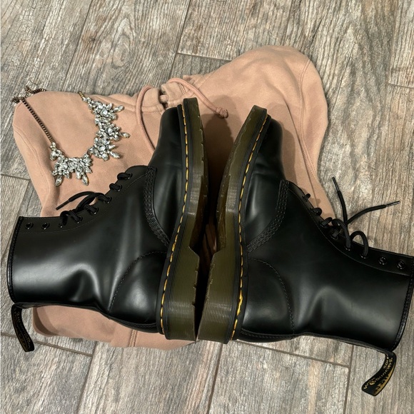 Doc Martens - Picture 4 of 16